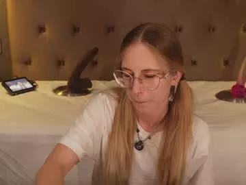 girl_i_am on Chaturbate