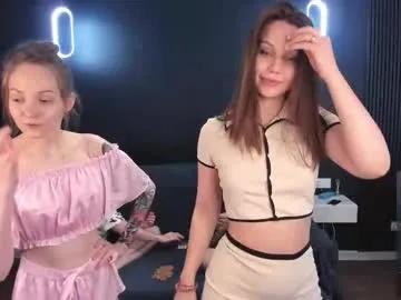 julie_n_jastin on Chaturbate