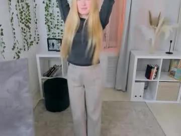 laly_peach on Chaturbate