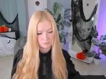 laly_peach on Chaturbate