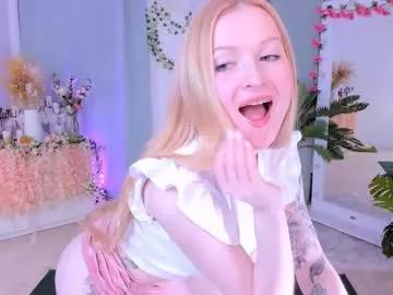 laly_peach on Chaturbate