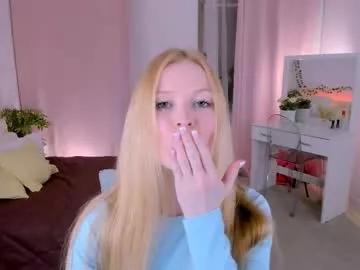 laly_peach on Chaturbate