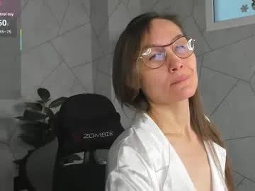 lillian_white1 — GOAL: suck your finger and look me in the eyes [32 tokens remaining] Welcome to my room! #milf #mature #lovense #pvt #cum