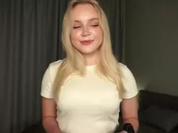 lipswithsmileonthem on Chaturbate