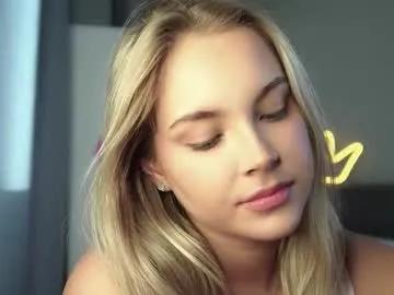 lipswithsmileonthem on Chaturbate