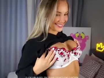 lipswithsmileonthem on Chaturbate