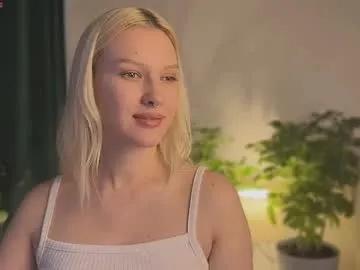 lora_hellyeah on Chaturbate