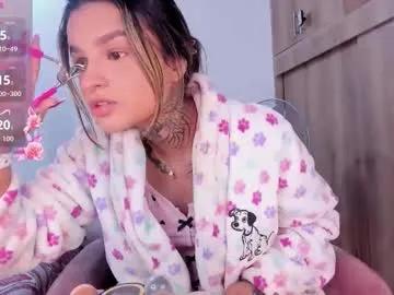 medussa13 — GOAL: fingers in my pussy [200 tokens remaining] Welcome to my room! #latina #squirt #feet #anal #tatto