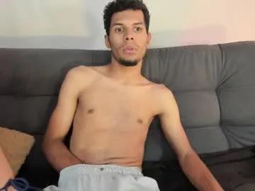 Freechat mialuxx on Chaturbate