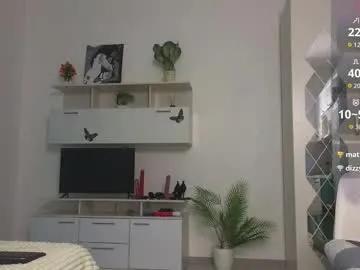 Freechat molliblum on Chaturbate