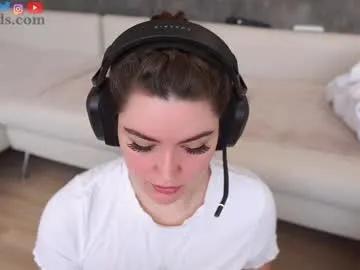 Freechat serareads on Chaturbate