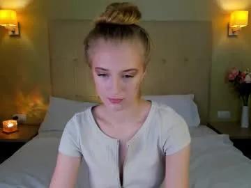 stacy_riiver — Lick your finger on camera #blonde #smoke #natural #cum2cum #nonude [18 tokens remaining]