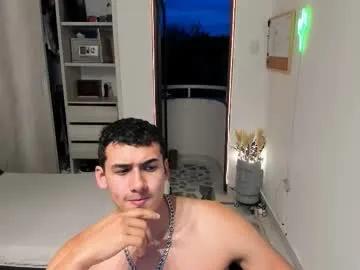 Freechat travis_bakerr on Chaturbate