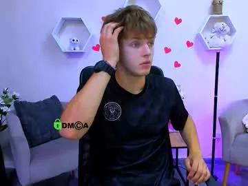 travis_wolf_ on Chaturbate