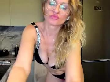 yes_mommy_zlata on Chaturbate