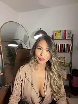_laura_02 on StripChat