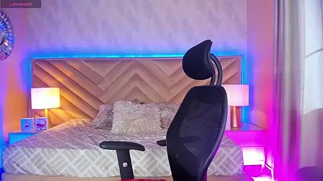 Freechat _raven_black on StripChat