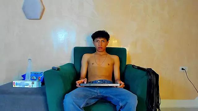 _taylor_black on StripChat