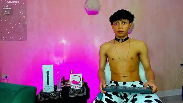 _taylor_black on StripChat