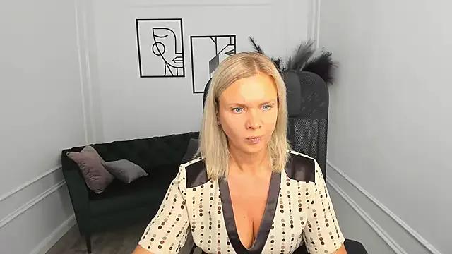 AgathaKlouin on StripChat