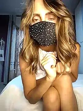 Akemi_rossi on StripChat