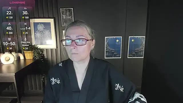 AlexandraKind on StripChat