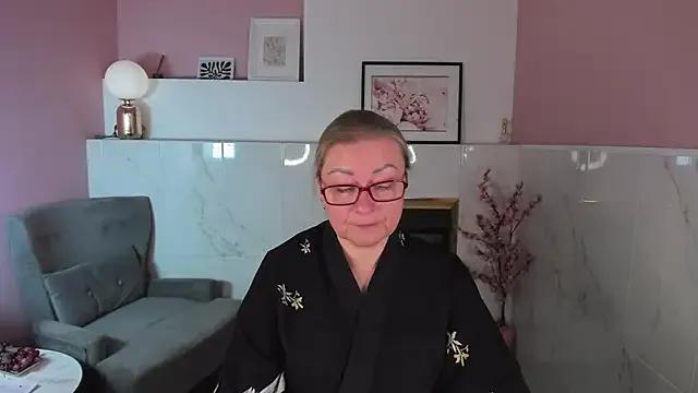 AlexandraKind on StripChat