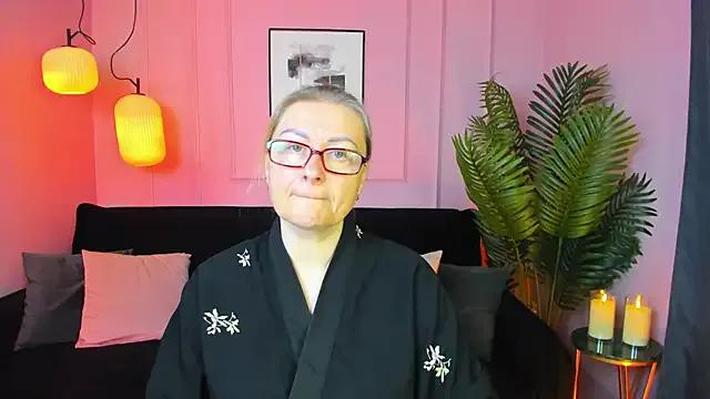 AlexandraKind on StripChat