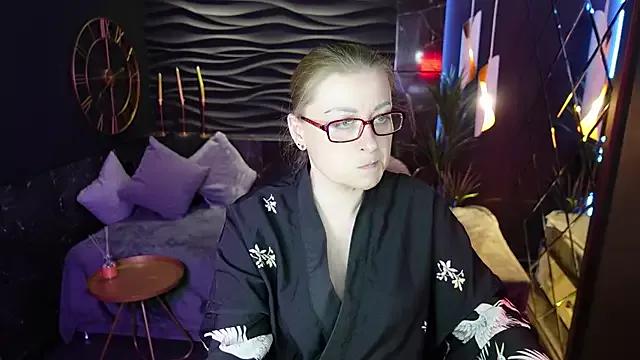 AlexandraKind on StripChat