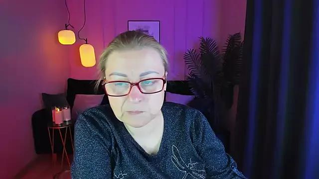 AlexandraKind on StripChat