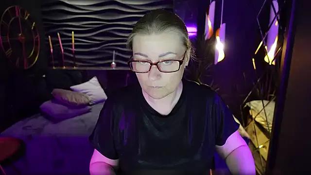 AlexandraKind on StripChat