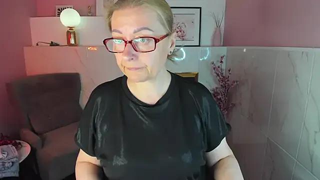 AlexandraKind on StripChat