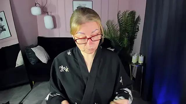 AlexandraKind on StripChat