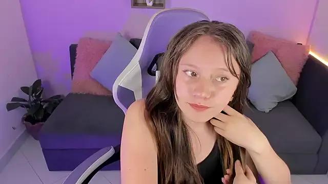 AliciaMoonx — show tits and spit on