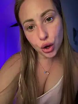 AlisaWhite on StripChat