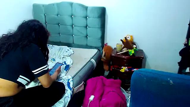 AmaraRoberts420 on StripChat