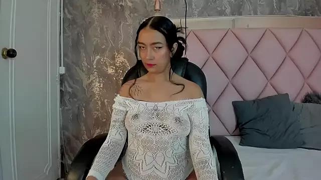 AntonellaQueenn on StripChat