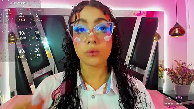 antonelllepiercee on StripChat