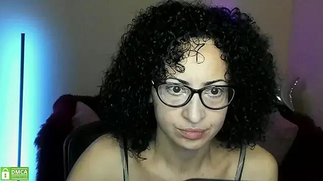 Arianasweety23 on StripChat