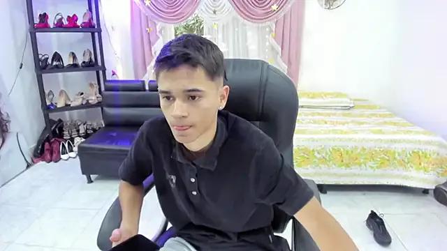 Aron_Boyy on StripChat