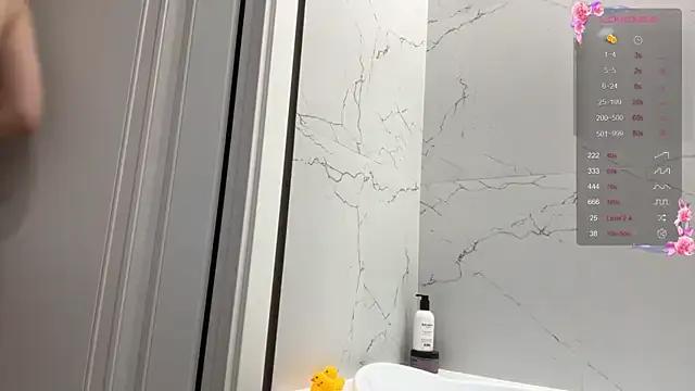 avroramey on StripChat