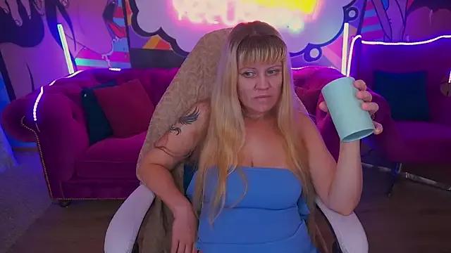 BellaLaPetit on StripChat