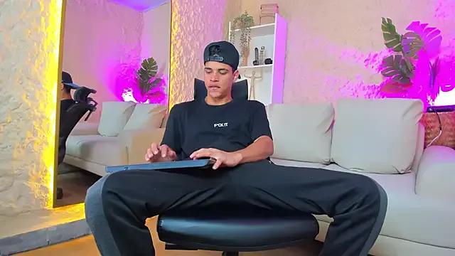 Benjamin_More on StripChat