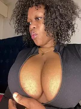 Boneca25 on StripChat