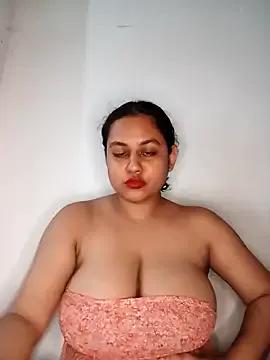 bumblebeegirl on StripChat