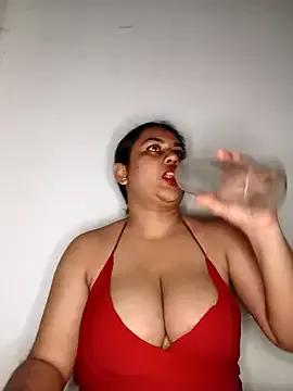 bumblebeegirl on StripChat