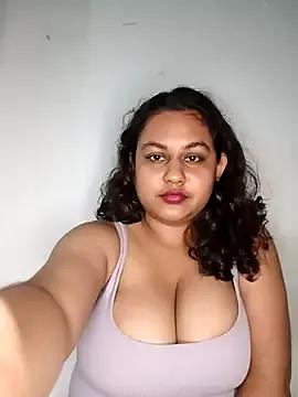 bumblebeegirl on StripChat