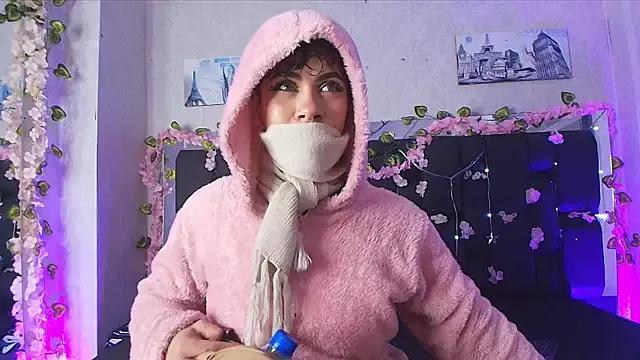 canela_oss on StripChat