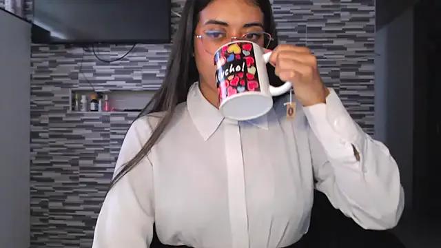 Carla_Bennett__ — Show tits