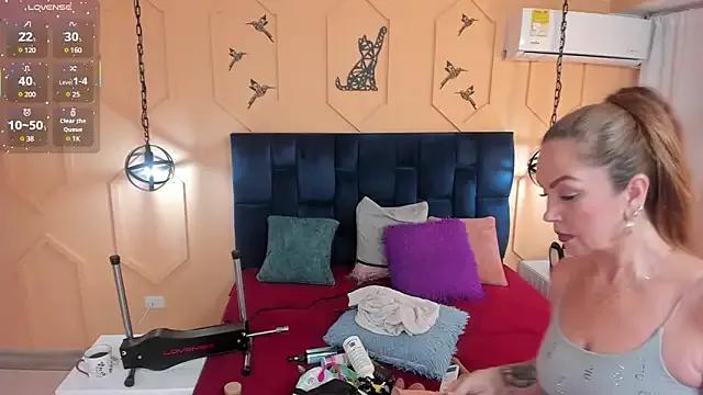 Freechat chantall1375 on StripChat